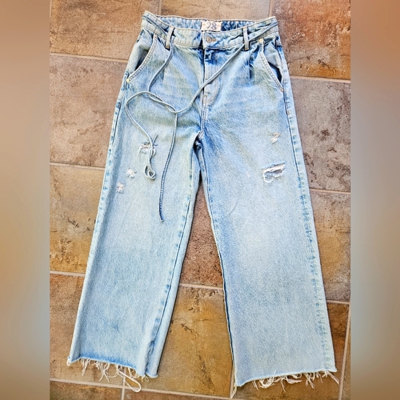 Free People Wide Leg Jean Size 28 with rope belt- light wash - Picture 1 of 3